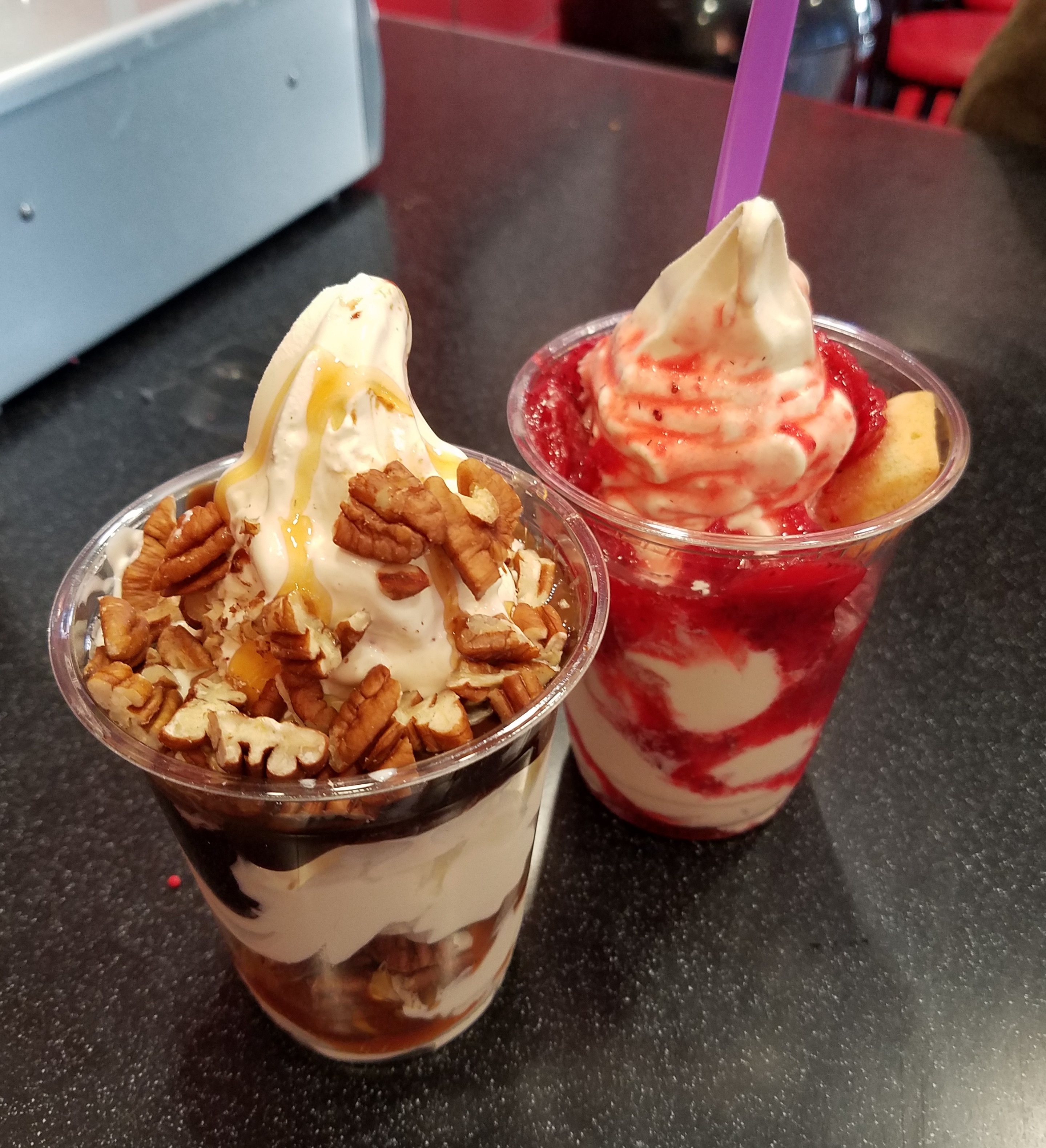 2 sundaes